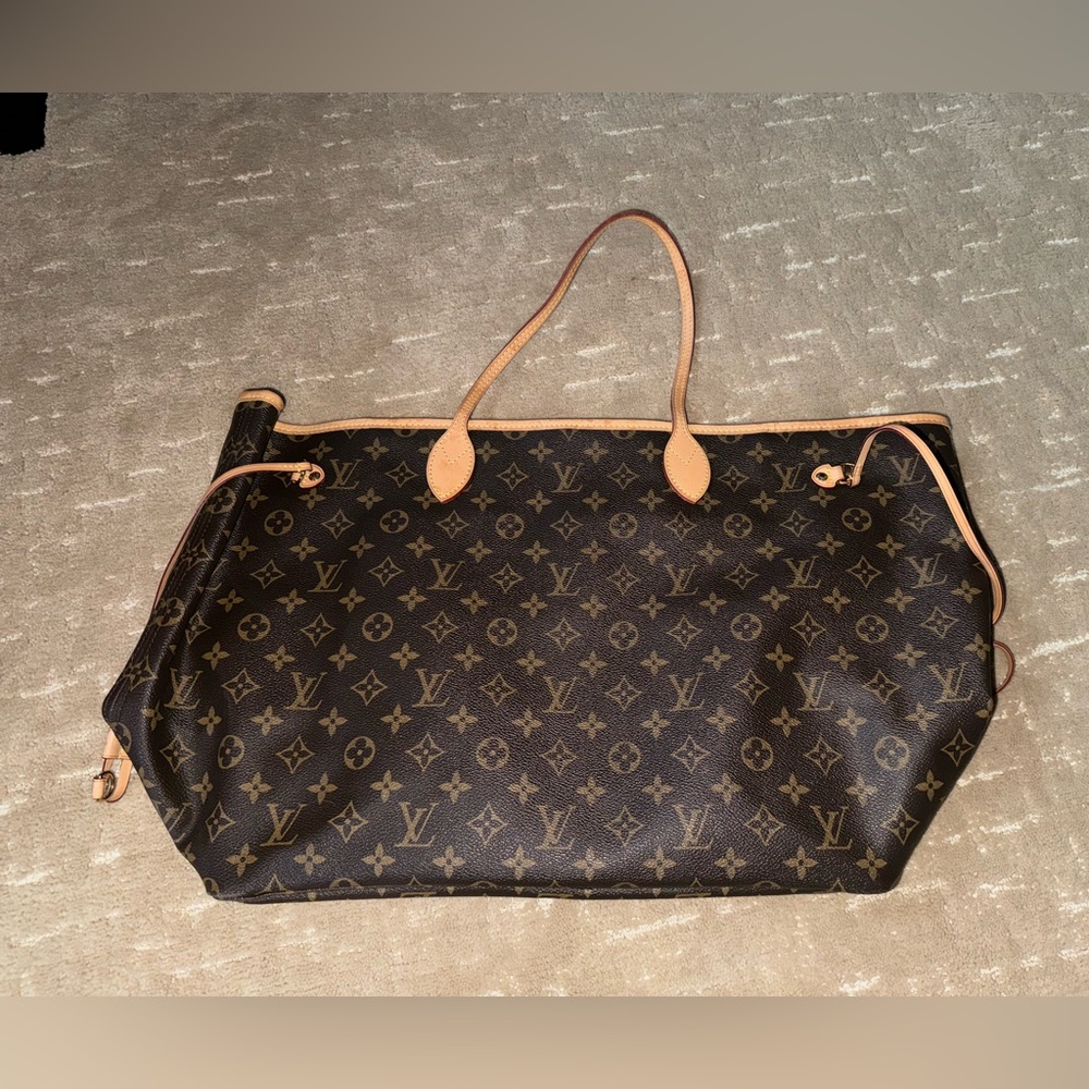 LIKE NEW Neverfull NM Tote Monogram Canvas GM